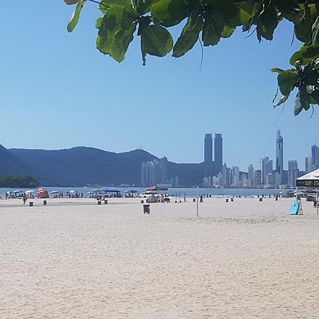 1 Quadra Da Praia E Da Roda Gigante Balneario Camboriu Exterior photo